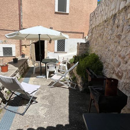 Da Sciuri Case Vacanza Barisciano Exterior photo
