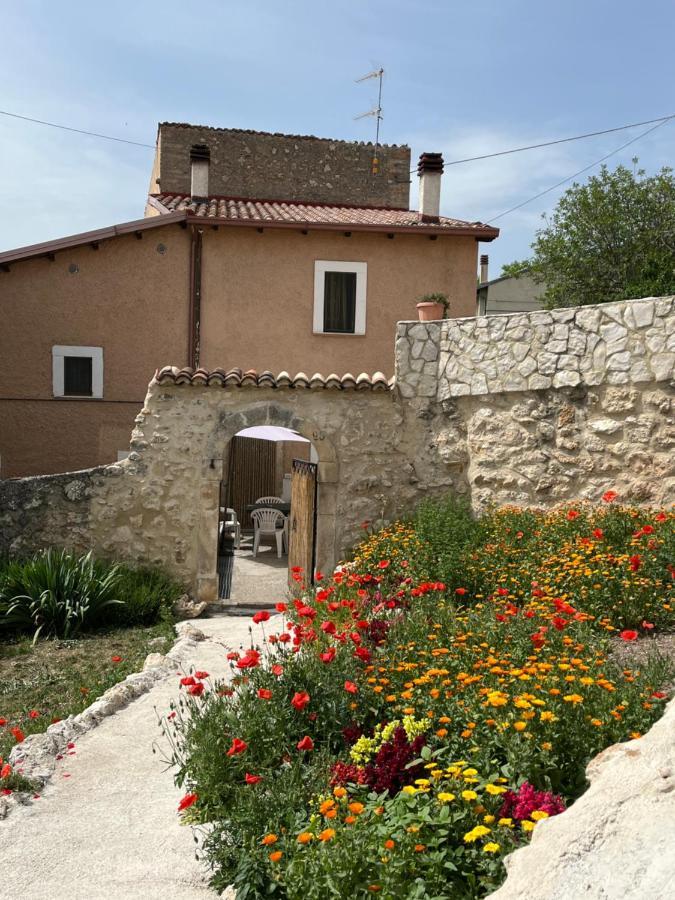 Da Sciuri Case Vacanza Barisciano Exterior photo